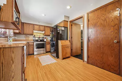 220  Waverly Pl, Waukesha, WI 53186 - Photo 7