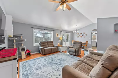 534  Woodridge Dr, Grafton, WI 53024 - Photo 5