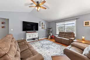 534 Woodridge Dr, Grafton, WI 53024 - Photo 3