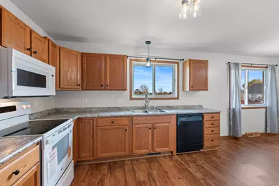 836  Tower Dr, Hartford, WI 53027 - Photo 5