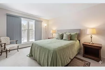 937 W Heritage Ct #201, Mequon, WI 53092 - Photo 5