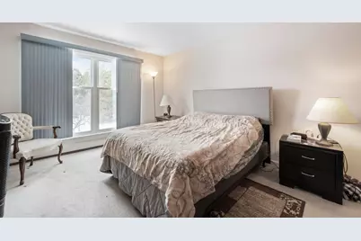 937 W Heritage Ct #201, Mequon, WI 53092 - Photo 7