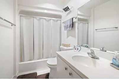 937 W Heritage Ct #201, Mequon, WI 53092 - Photo 7