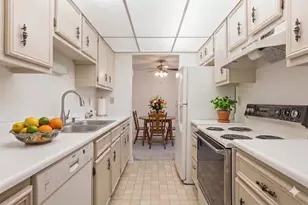 937 W Heritage Ct, Mequon, WI 53092 - Photo 3