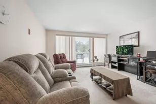 937 W Heritage Ct, Mequon, WI 53092 - Photo 3