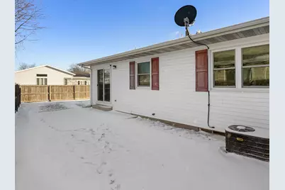 1102 E Cedar Ave, Manitowoc, WI 54220 - Photo 11