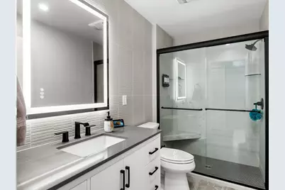 1102 E Cedar Ave, Manitowoc, WI 54220 - Photo 7