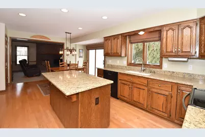 762 N Forest Ridge Ct, Summit, WI 53066 - Photo 39