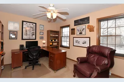 762 N Forest Ridge Ct, Summit, WI 53066 - Photo 13