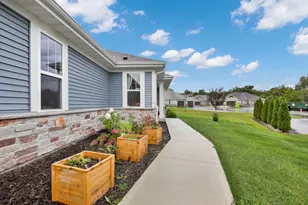 W204N1763 Laurel Pl, Jackson, WI 53037 - Photo 3