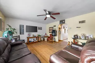 4220 W Reichert Pl, Milwaukee, WI 53209 - Photo 3