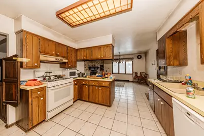 707  Kimberly Ct, Grafton, WI 53024 - Photo 5