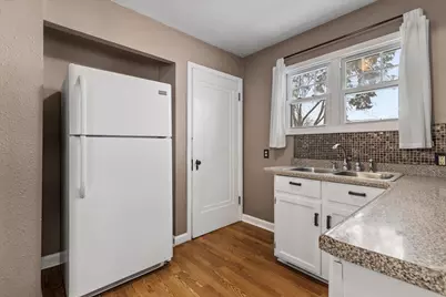 9725 W Hope Ave, Wauwatosa, WI 53222 - Photo 13