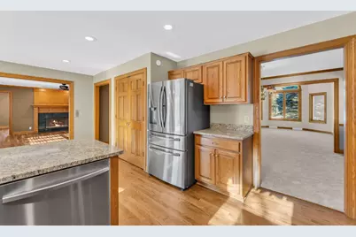 4731  Willow Wood Dr, Racine, WI 53403 - Photo 9
