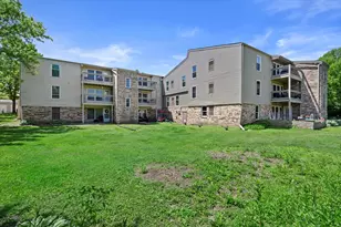 N114W16680 Crown Dr, Germantown, WI 53022 - Photo 17