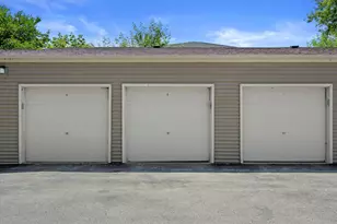 N114W16680 Crown Dr, Germantown, WI 53022 - Photo 15