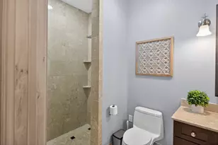 1313 N Franklin Pl, Milwaukee, WI 53202 - Photo 15