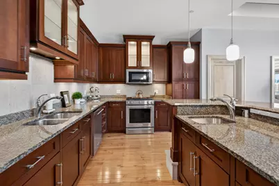 1313 N Franklin Pl #1002, Milwaukee, WI 53202 - Photo 9