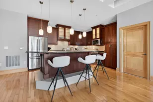 1313 N Franklin Pl, Milwaukee, WI 53202 - Photo 7