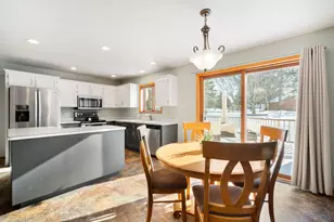 417 Deer Ridge Dr, West Bend, WI 53095 - Photo 5