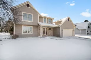 417 Deer Ridge Dr, West Bend, WI 53095 - Photo 1