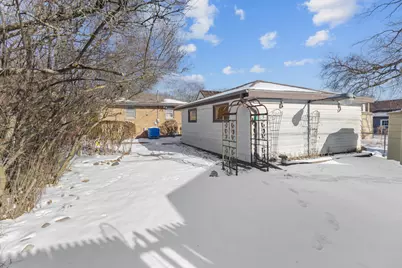 2813 E Allerton Ave, Saint Francis, WI 53235 - Photo 15