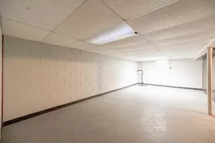 7629 W Thurston Cir, Milwaukee, WI 53218 - Photo 11