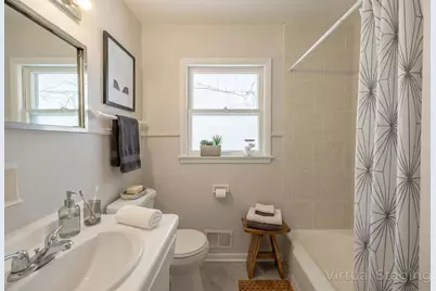 7629 W Thurston Cir, Milwaukee, WI 53218 - Photo 9