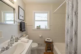 7629 W Thurston Cir, Milwaukee, WI 53218 - Photo 9