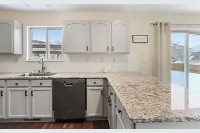 920 N Hearthstone St, Elkhorn, WI 53121 - Photo 9