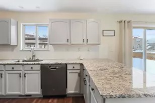 920 N Hearthstone St, Elkhorn, WI 53121 - Photo 9