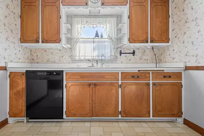 2214 S 80th St, West Allis, WI 53219 - Photo 13