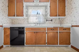 2214 S 80th St, West Allis, WI 53219 - Photo 13