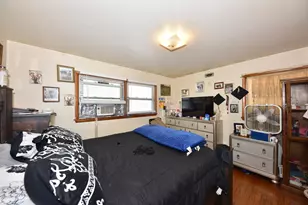 8221 W Villard St, Milwaukee, WI 53218 - Photo 11