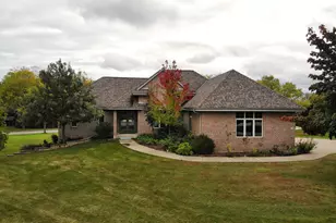 4707 W Jenna Ct, Franklin, WI 53132 - Photo 3