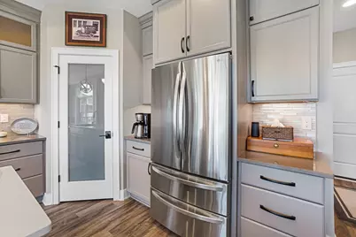 7916 E Stone Ridge Dr, Lannon, WI 53046 - Photo 9