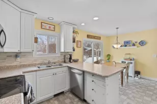 121 W Spaulding St, Watertown, WI 53098 - Photo 9