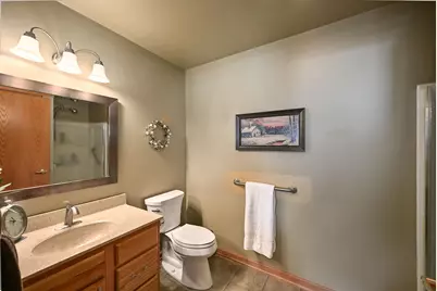 17600 W Lincoln Ave, New Berlin, WI 53146 - Photo 23