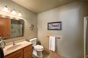 17600 W Lincoln Ave, New Berlin, WI 53146 - Photo 23