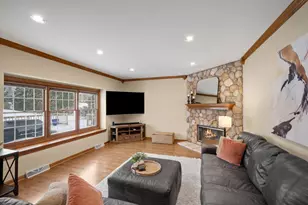 8605 S River Terrace Dr, Franklin, WI 53132 - Photo 15