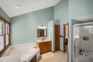 8605 S River Terrace Dr, Franklin, WI 53132 - Photo 23