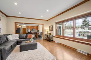 8605 S River Terrace Dr, Franklin, WI 53132 - Photo 17