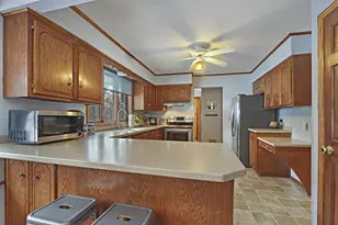 433 Robins Run, Burlington, WI 53105 - Photo 7
