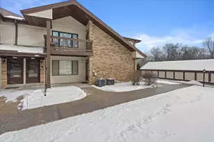 1674 S Coachlight Dr, New Berlin, WI 53151 - Photo 23