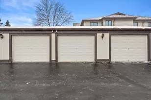 1674 S Coachlight Dr, New Berlin, WI 53151 - Photo 25