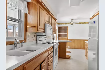 2136  Richmond Ave, Manitowoc, WI 54220 - Photo 5