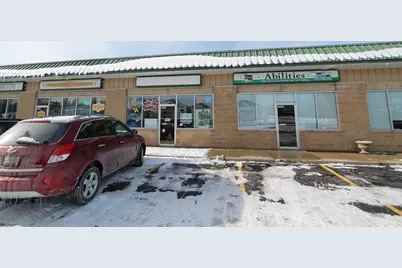 1220  Janesville Ave #400-600, Fort Atkinson, WI 53538 - Photo 3