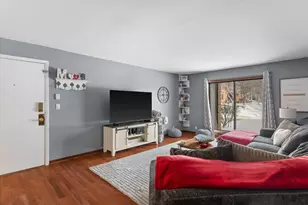 360 Park Hill Dr, Pewaukee, WI 53072 - Photo 5