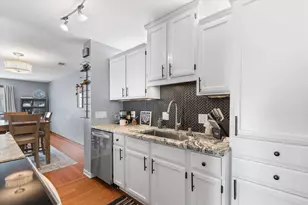 360 Park Hill Dr, Pewaukee, WI 53072 - Photo 7