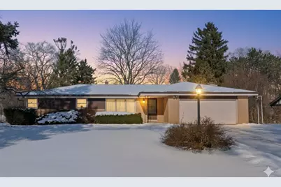 8824 W Dosie Ave, Greenfield, WI 53228 - Photo 1